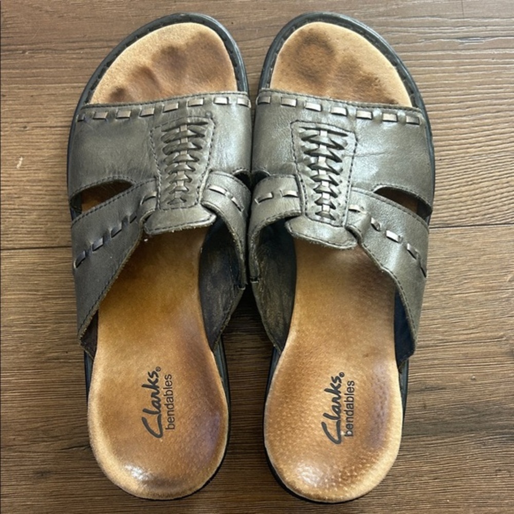 Clarks bendables Brown Leather Slip-On Sandals with Stitched ! Size 7.5